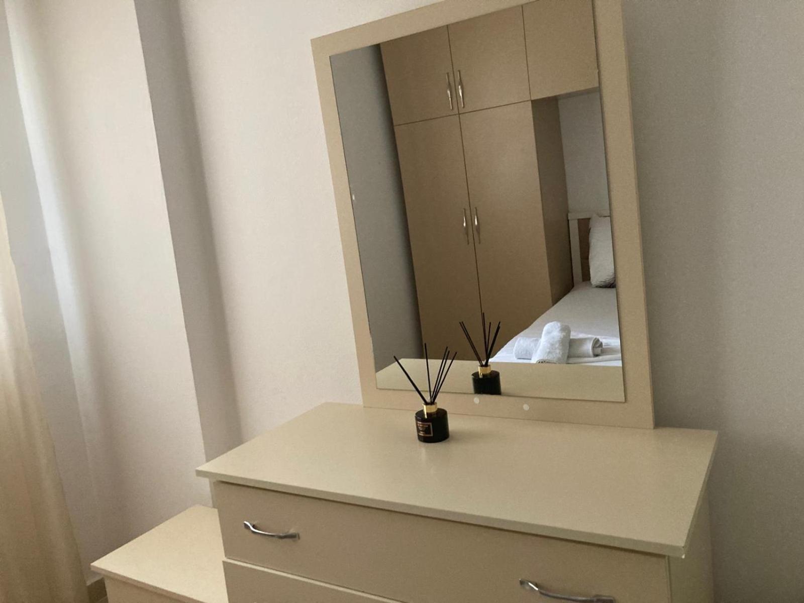 Hergi Apartament فلورا المظهر الخارجي الصورة